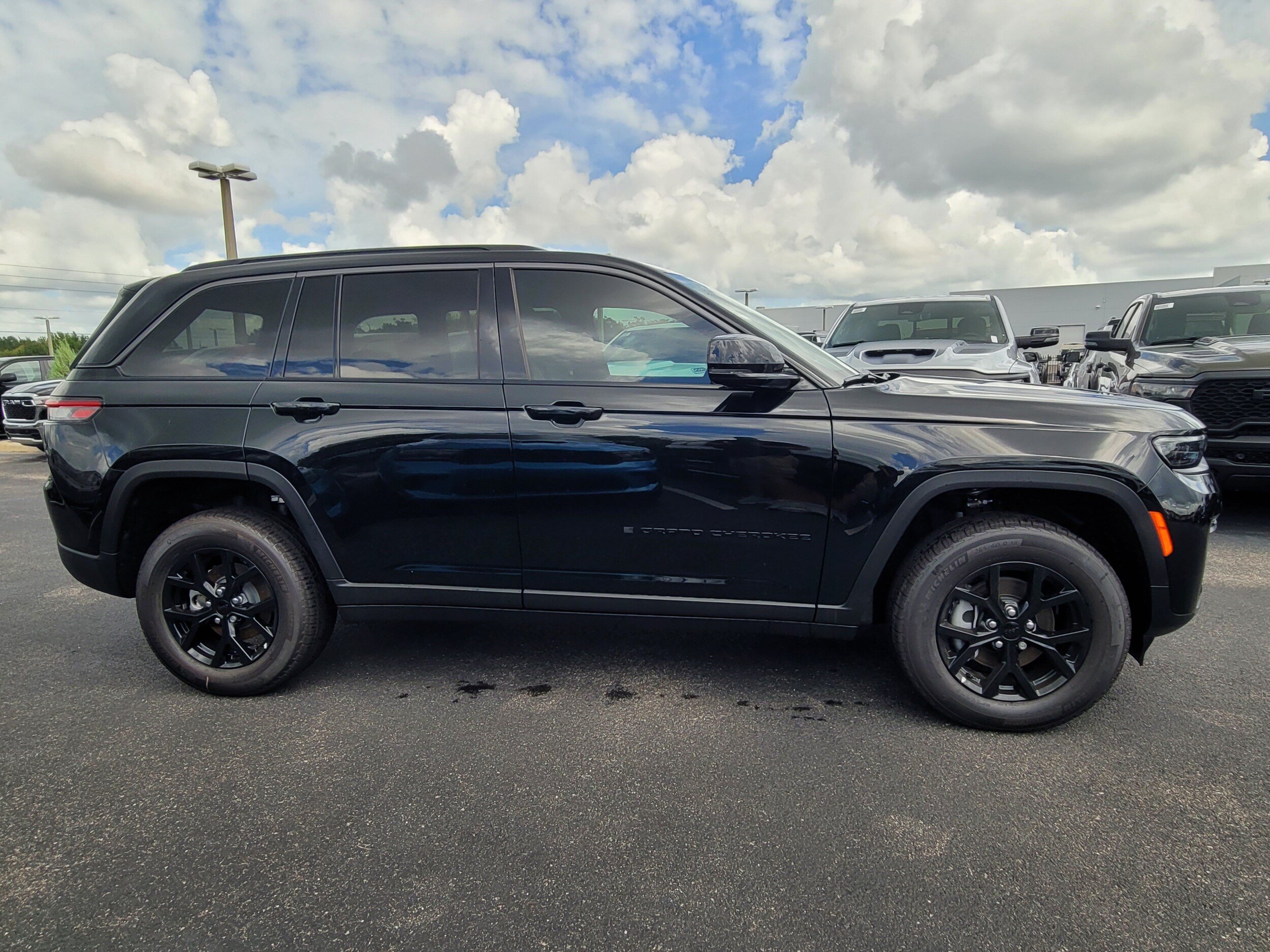 New 2026 Jeep Grand Cherokee Altitude RWD image 5