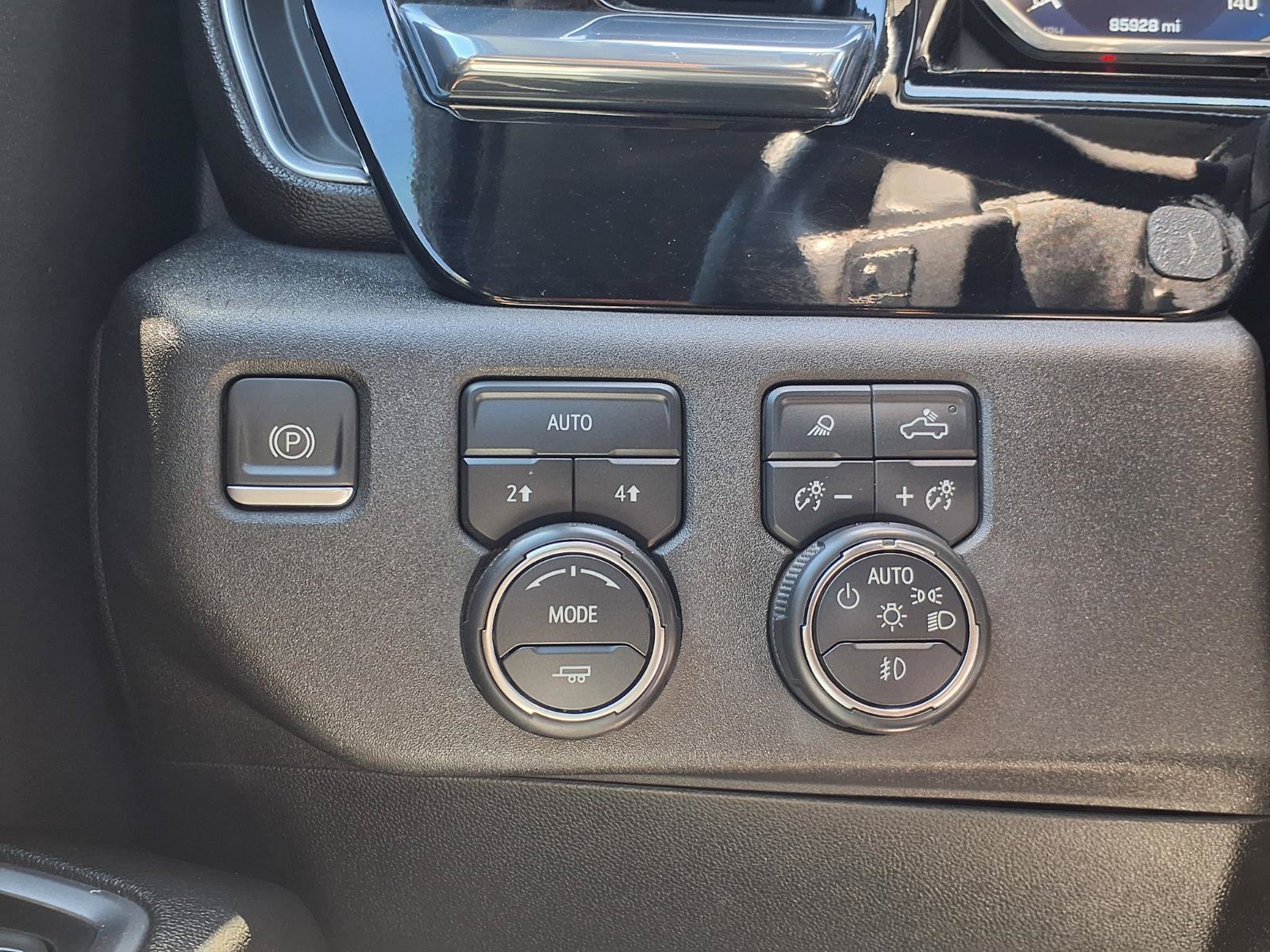Used 2023 Chevrolet Silverado 1500 LTZ AWD/4WD image 25