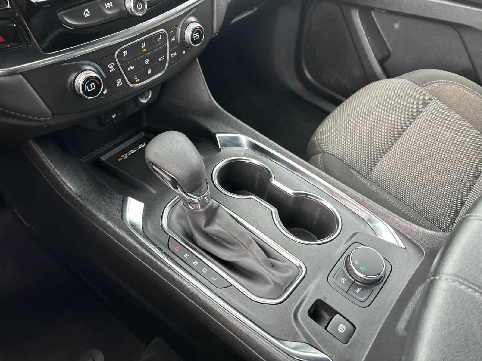 Certified 2024 Chevrolet Traverse LT FWD image 17