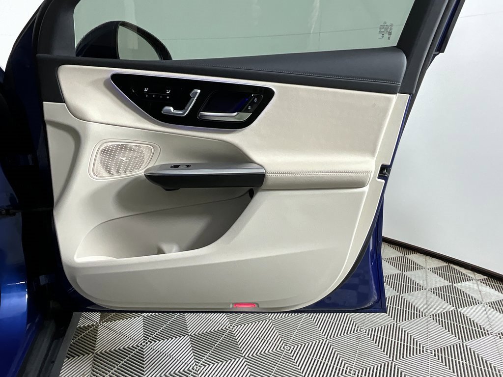 Used 2024 Mercedes-Benz GLC 300 4MATIC image 21
