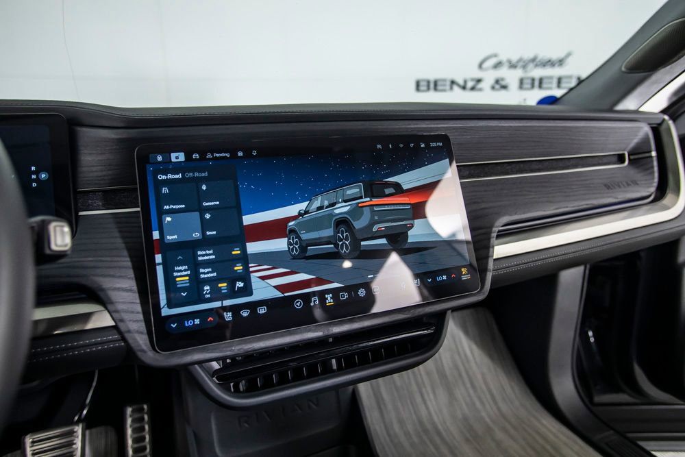 Used 2023 Rivian R1S Adventure image 39