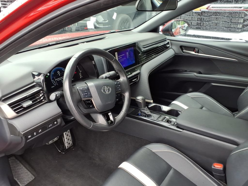 Used 2025 Toyota Camry SE FWD image 13