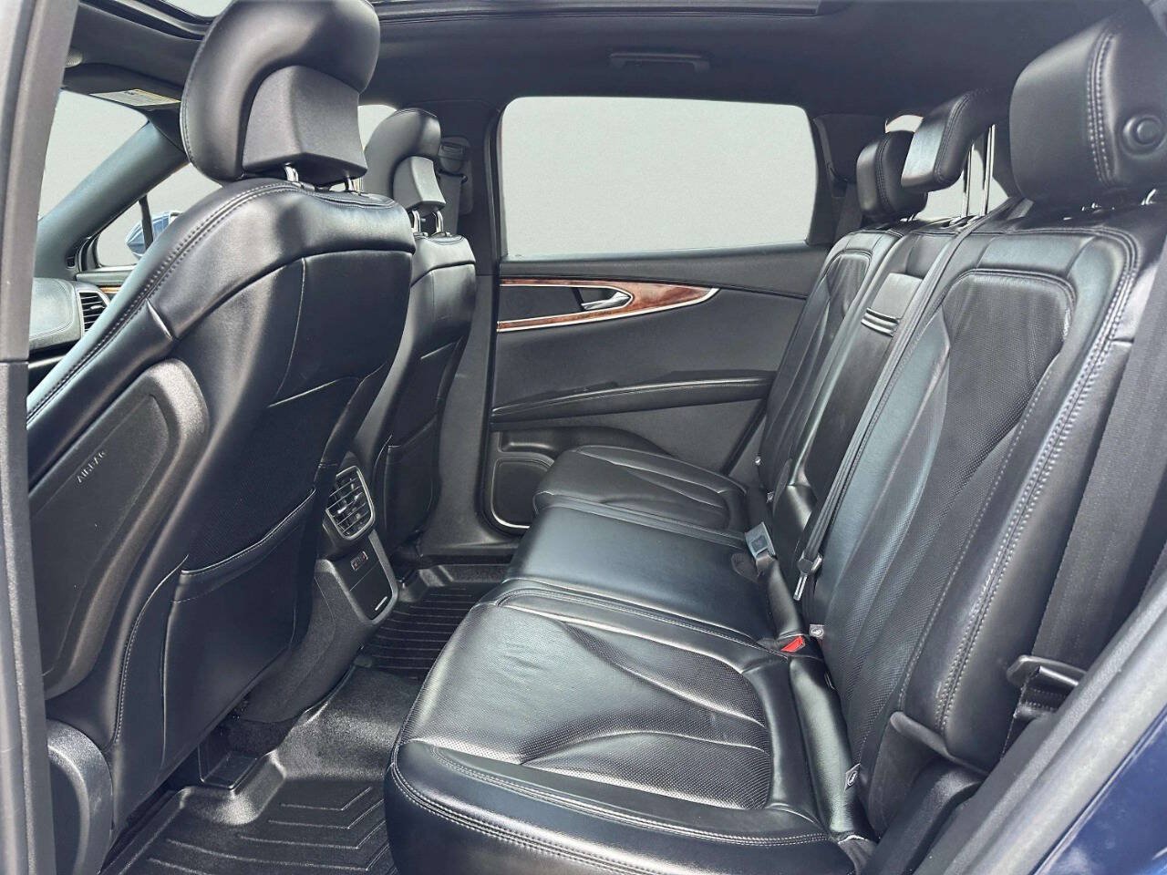 Used 2017 Lincoln MKX Reserve AWD/4WD image 11