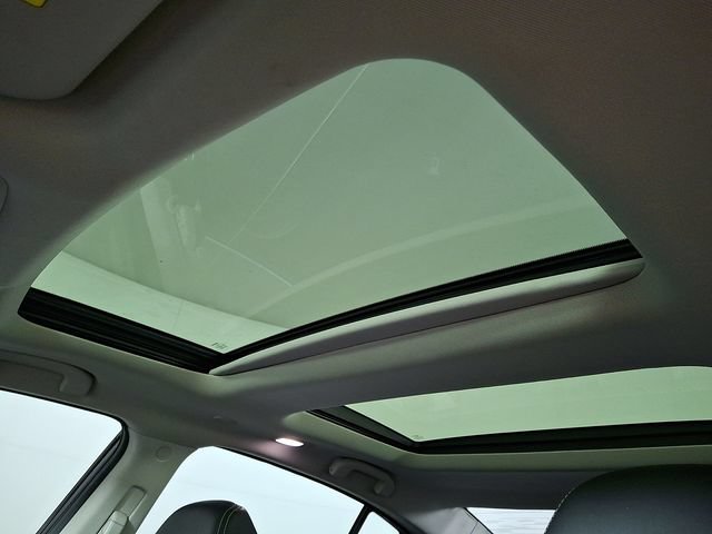 Used 2016 Nissan Maxima Platinum w/ Interior Lighting Package FWD image 16