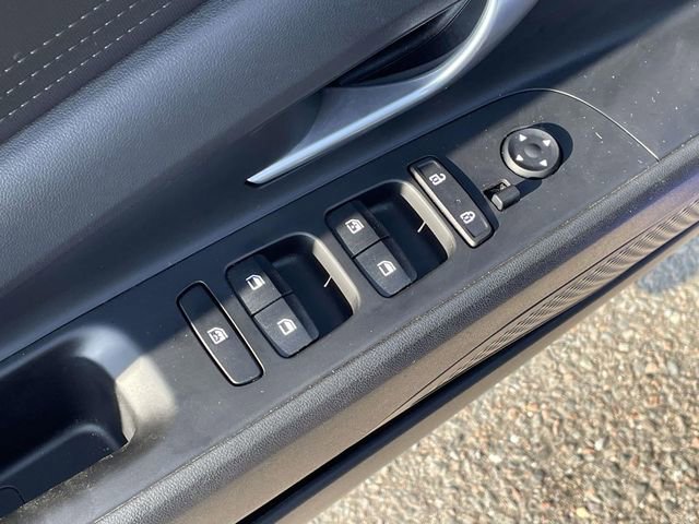 Used 2023 Hyundai Elantra Blue image 14