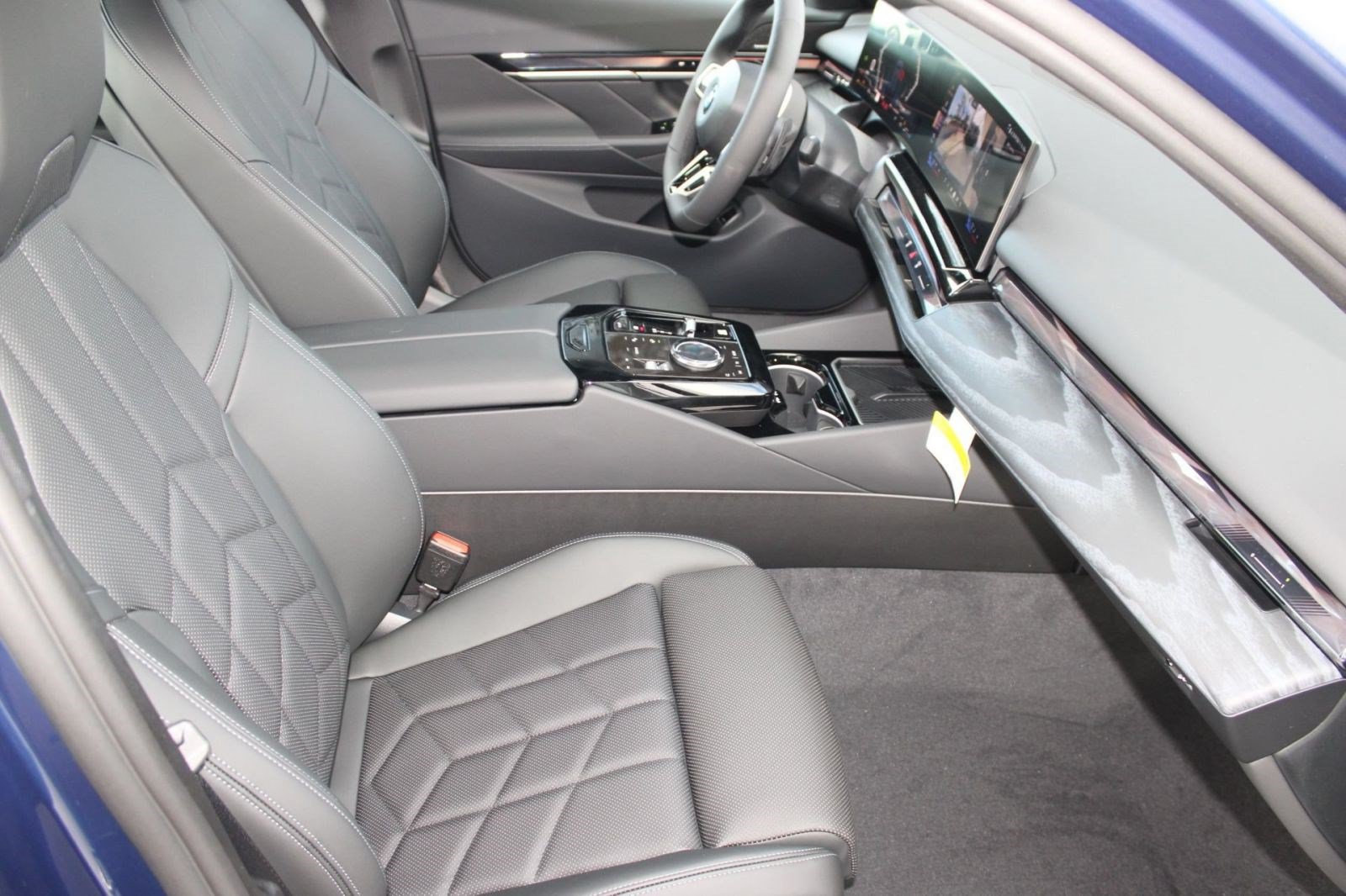 Used 2026 BMW 530i w/ M Sport Package RWD image 26