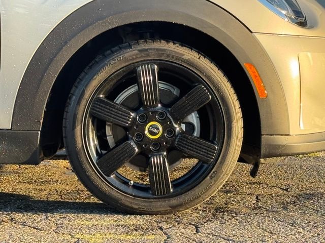 Certified 2024 MINI Cooper SE image 3