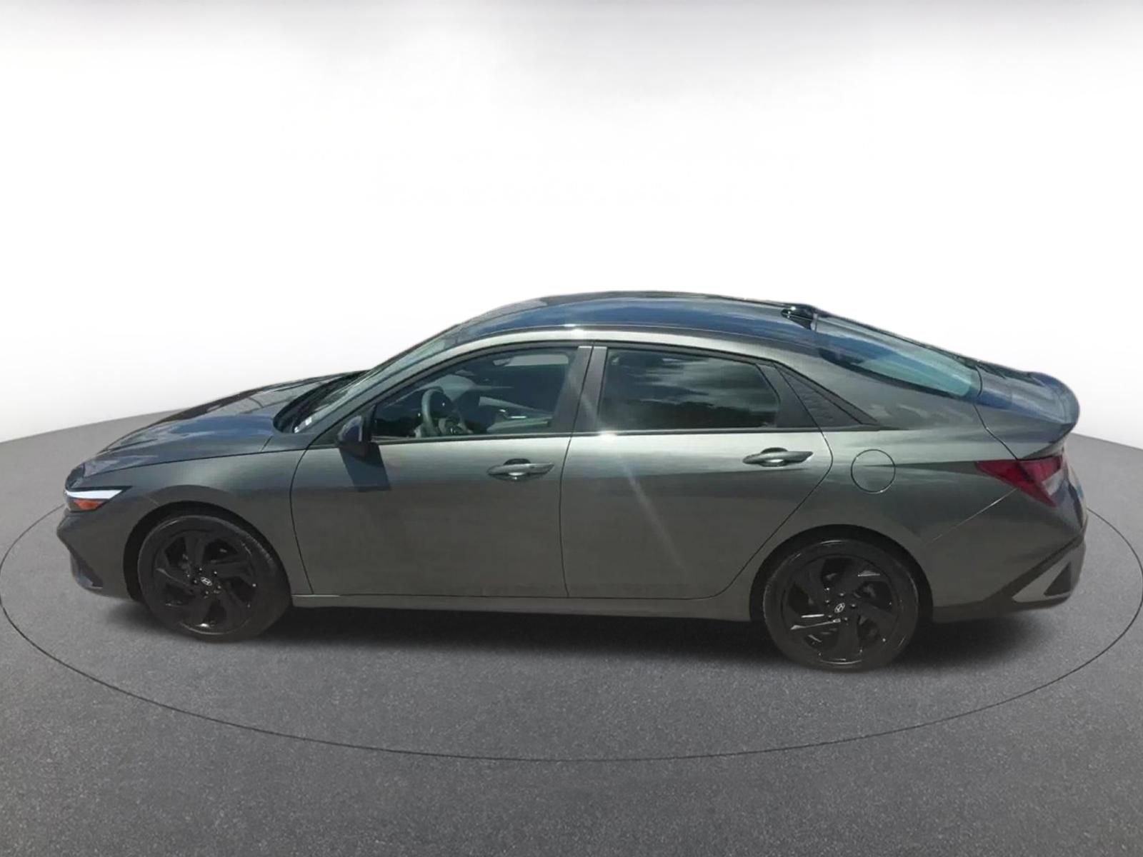 Used 2026 Hyundai Elantra Sport FWD image 9