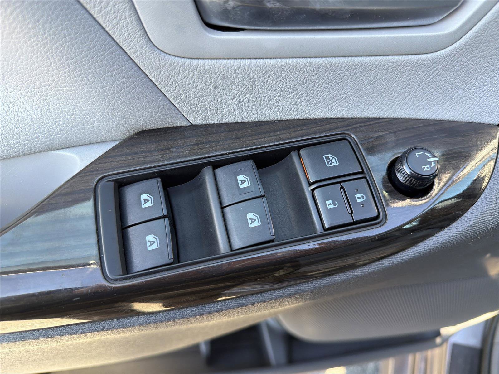 Used 2020 Toyota Sienna XLE FWD image 22