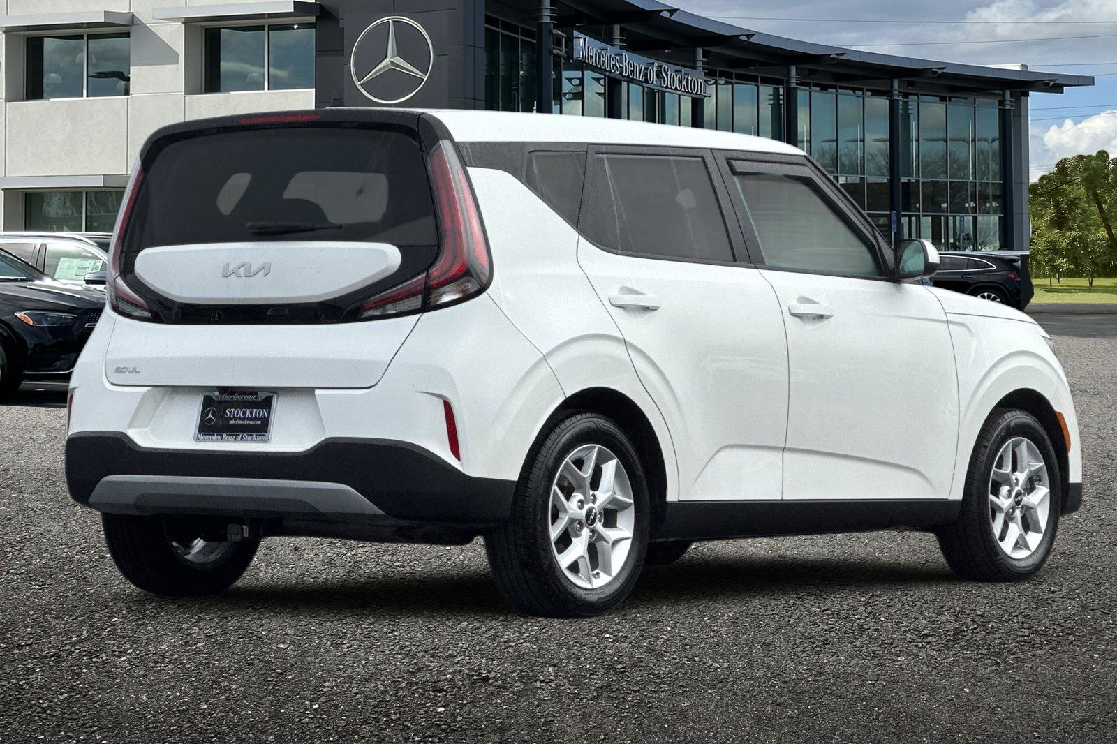 Used 2023 Kia Soul LX w/ LX Technology Package image 4