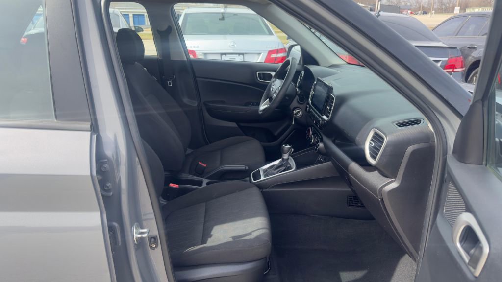 Used 2021 Hyundai Venue SE FWD image 10