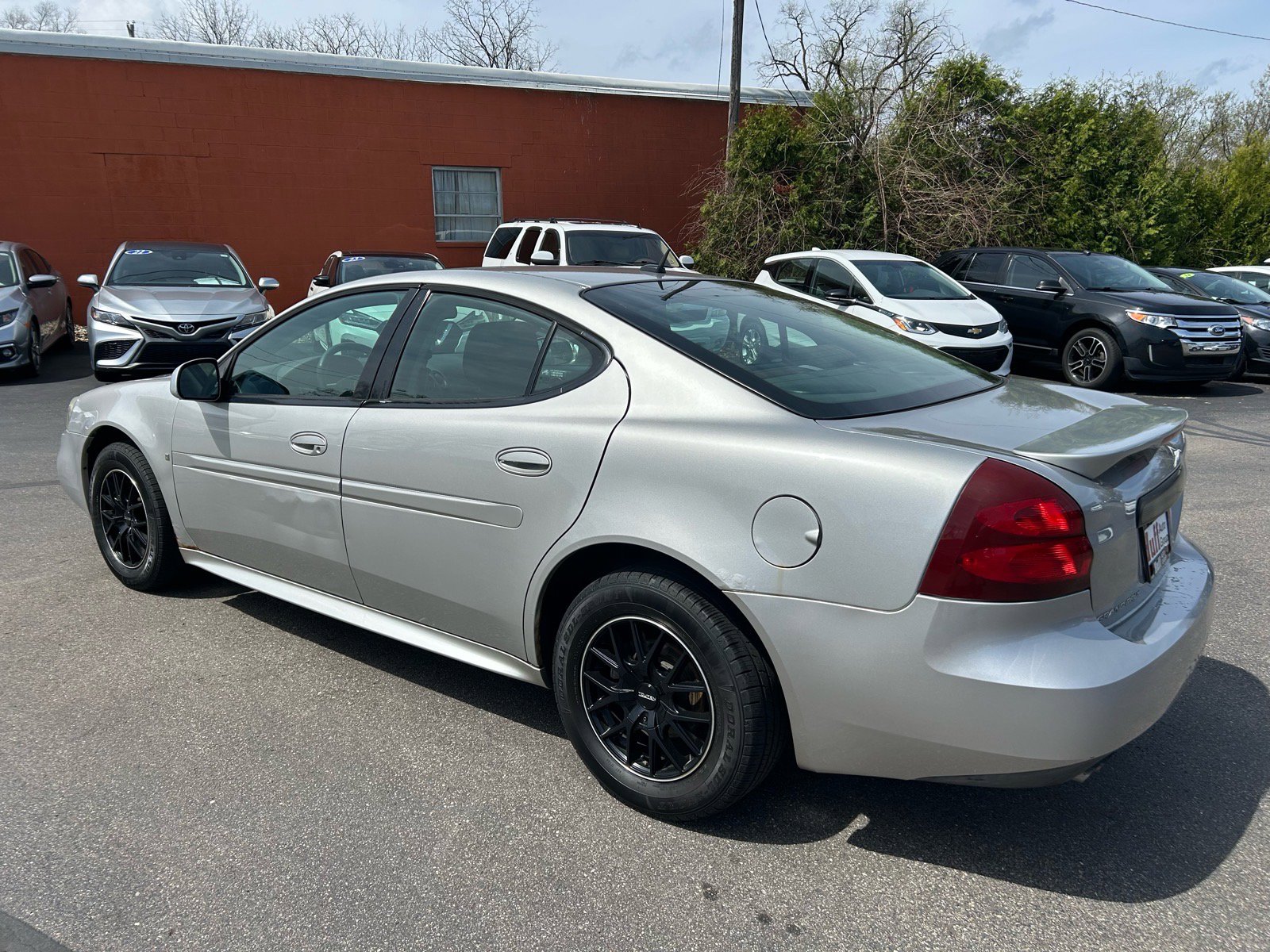 Used 2007 Pontiac Grand Prix w/ Sport Package FWD image 3