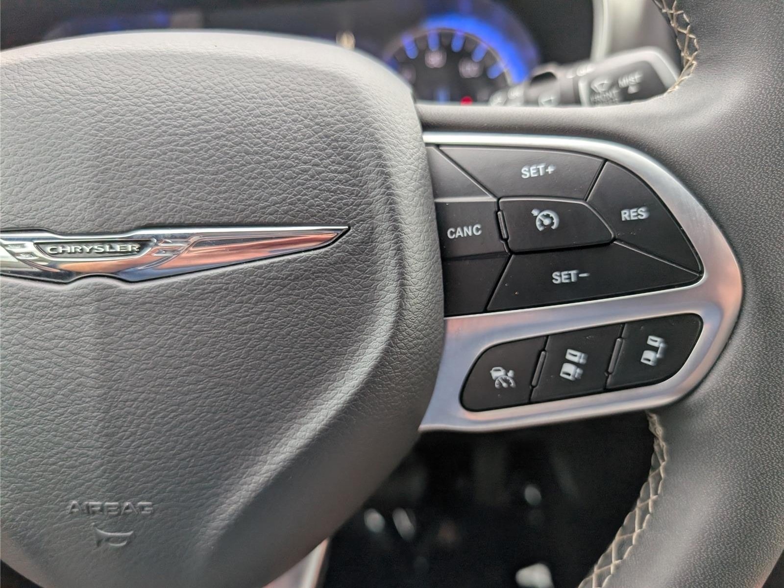 Used 2025 Chrysler Pacifica Select FWD image 24