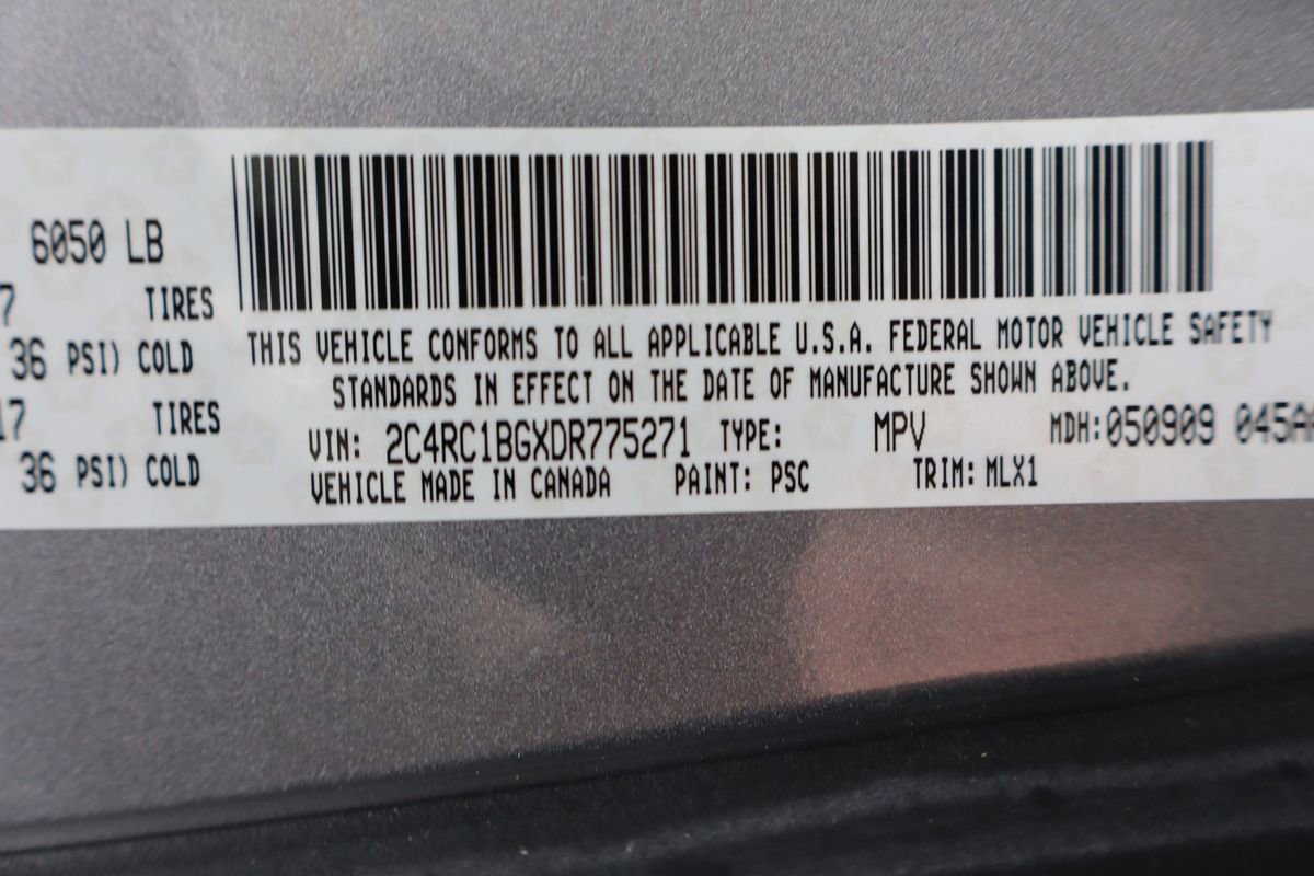 Used 2013 Chrysler Town & Country Touring image 50