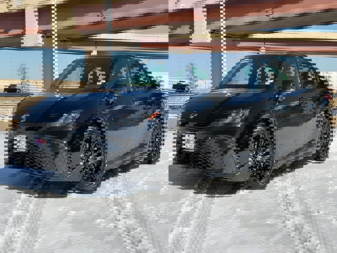 Used 2025 Toyota Camry SE image 2