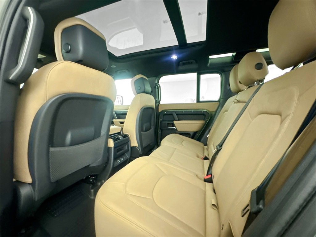 New 2026 Land Rover Defender 110 X-Dynamic SE image 24