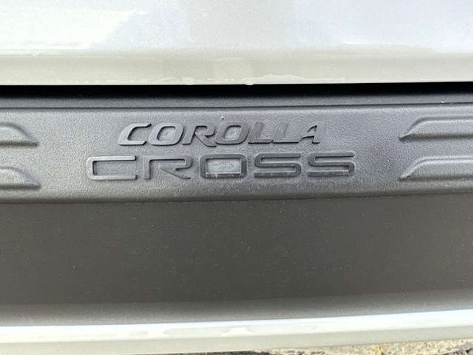 Used 2024 Toyota Corolla Cross XLE w/ Convenience Package FWD image 7
