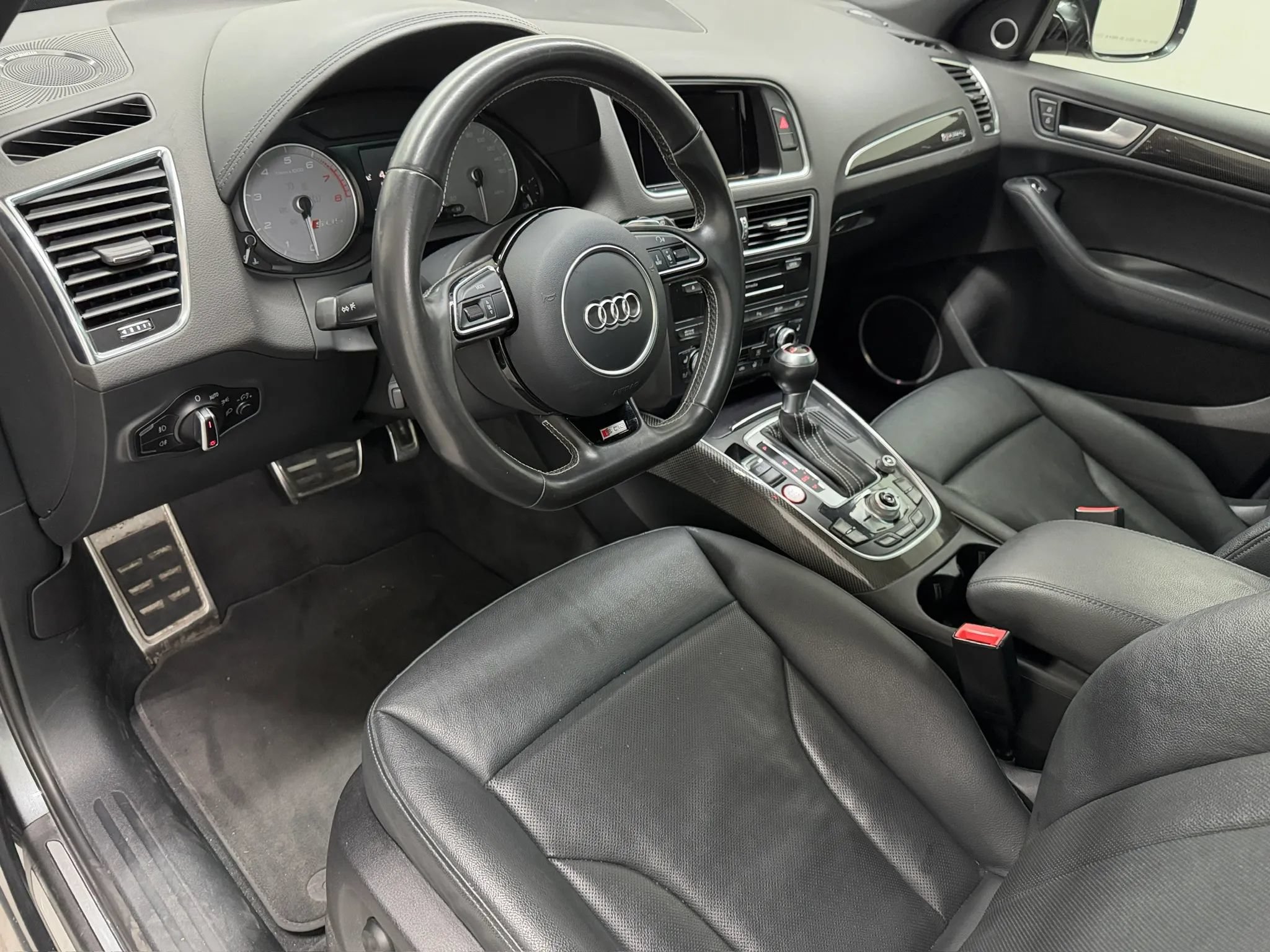 Used 2016 Audi SQ5 Premium Plus w/ Technology Package AWD/4WD image 2