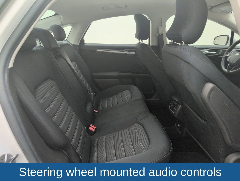 Used 2016 Ford Fusion SE image 16