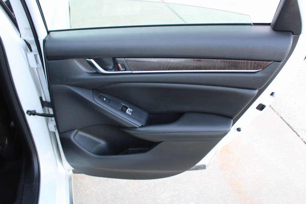 Used 2019 Honda Accord Touring image 24