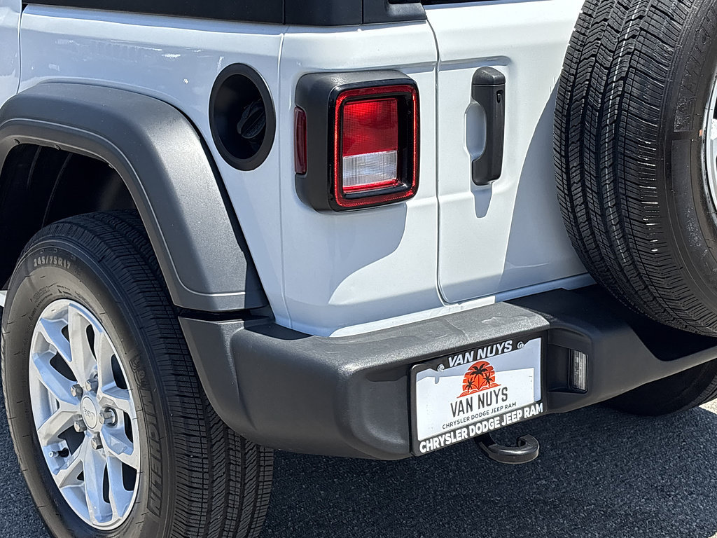 Used 2023 Jeep Wrangler Unlimited Sport AWD/4WD image 4