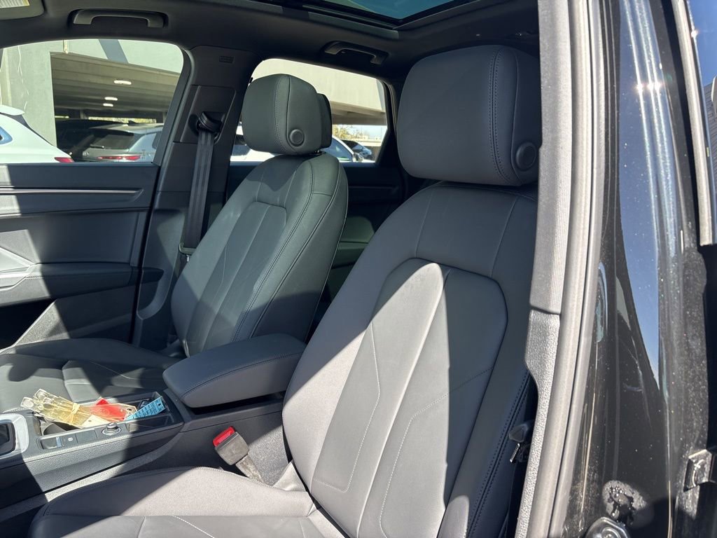 Used 2025 Audi Q3 2.0T Premium w/ Convenience Package image 13