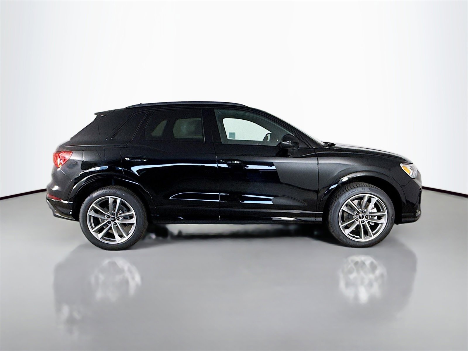New 2025 Audi Q3 2.0T Premium image 8