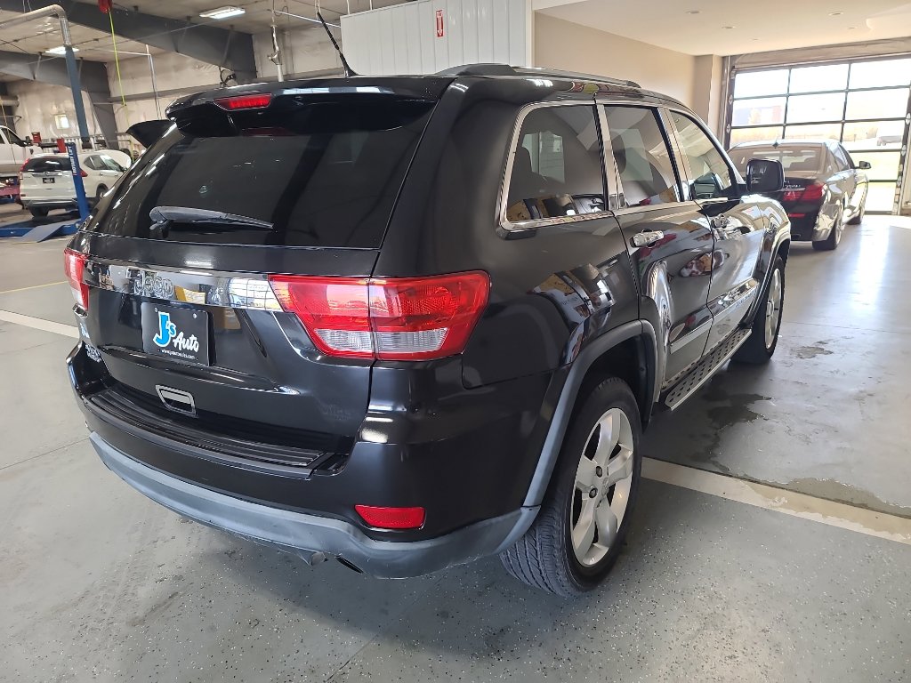 Used 2012 Jeep Grand Cherokee Laredo w/ Laredo E Group AWD/4WD image 7