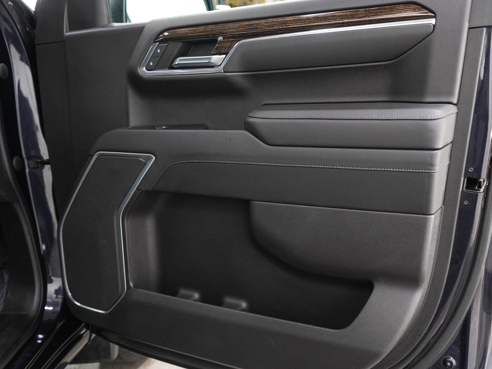 Used 2022 GMC Sierra 1500 Elevation w/ LPO, Elevation Black Package AWD/4WD image 9