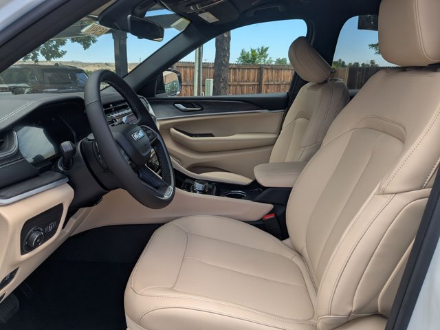 New 2025 Jeep Grand Cherokee L Limited w/ Black Appearance Package image 4