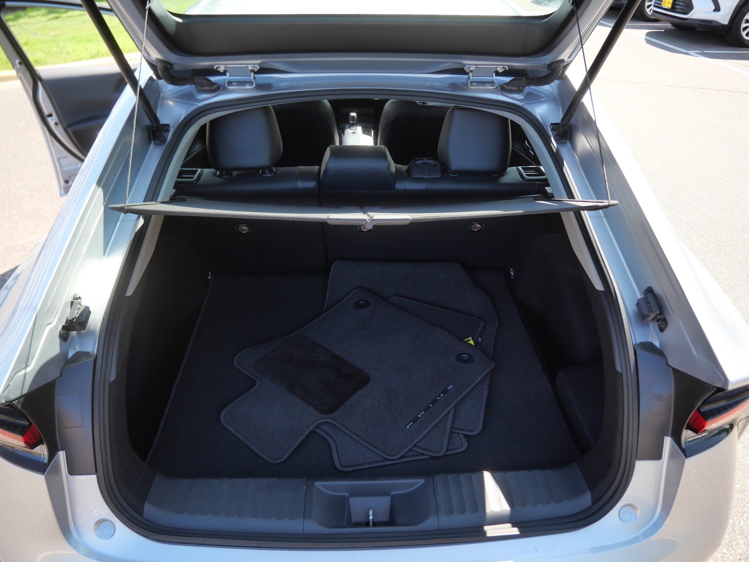 Certified 2025 Toyota Prius XLE FWD image 19