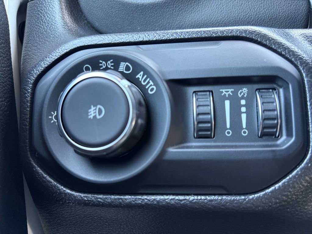 Used 2022 Jeep Wrangler Unlimited Sahara w/ Cold Weather Group AWD/4WD image 2