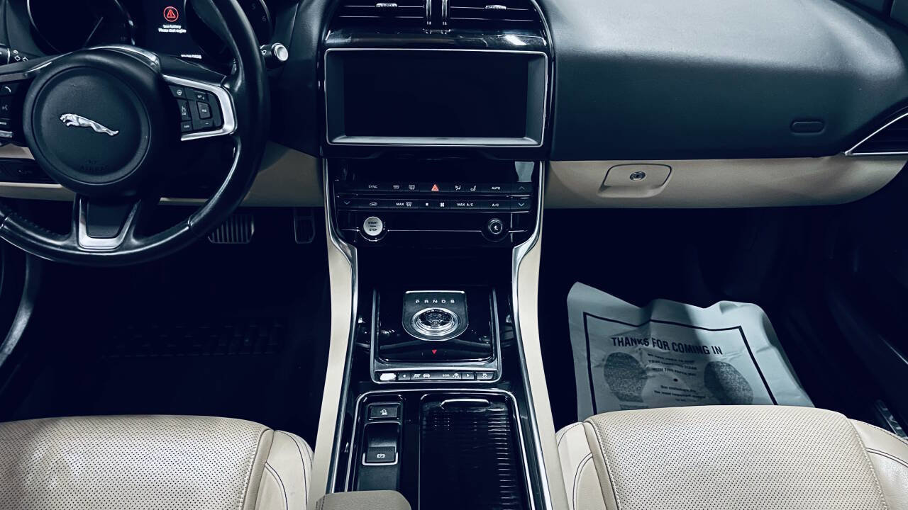 Used 2019 Jaguar XE Prestige image 28