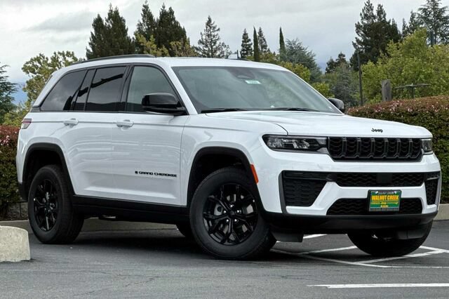 New 2026 Jeep Grand Cherokee Altitude AWD/4WD image 2
