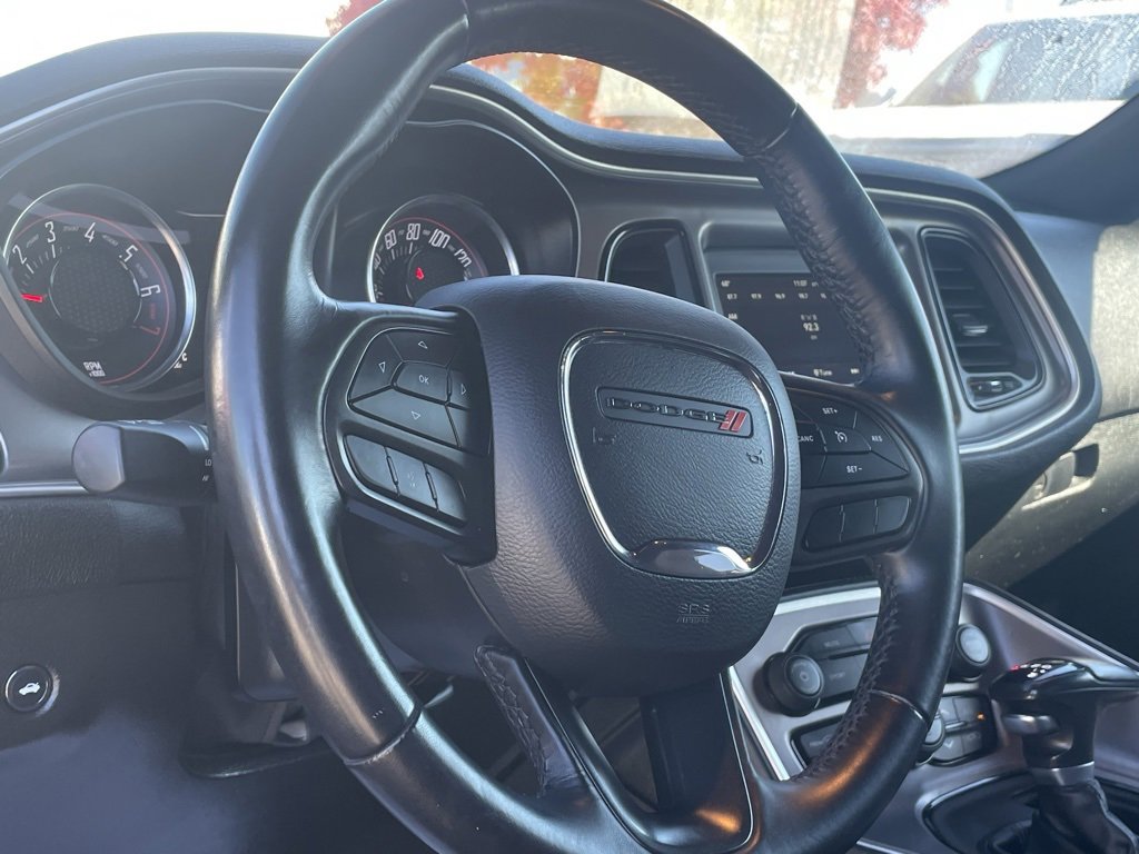 Used 2022 Dodge Challenger SXT image 11