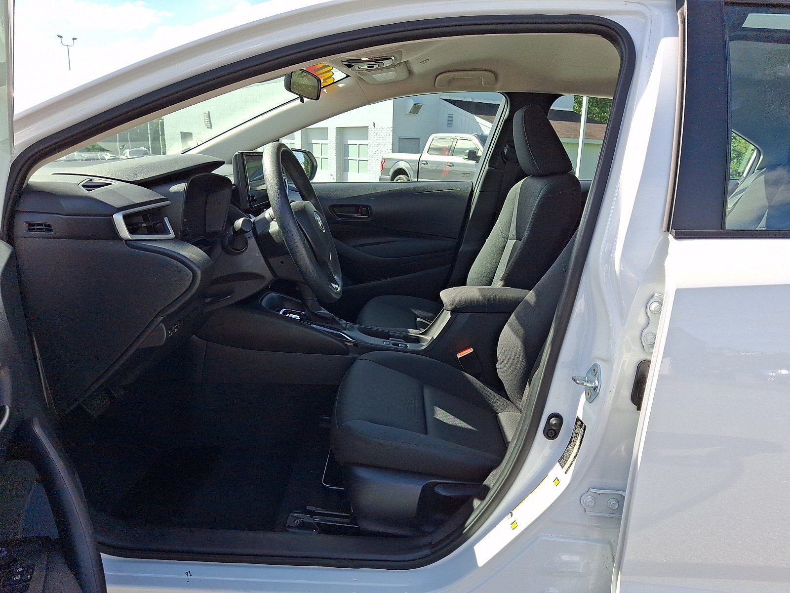 Used 2025 Toyota Corolla LE FWD image 15