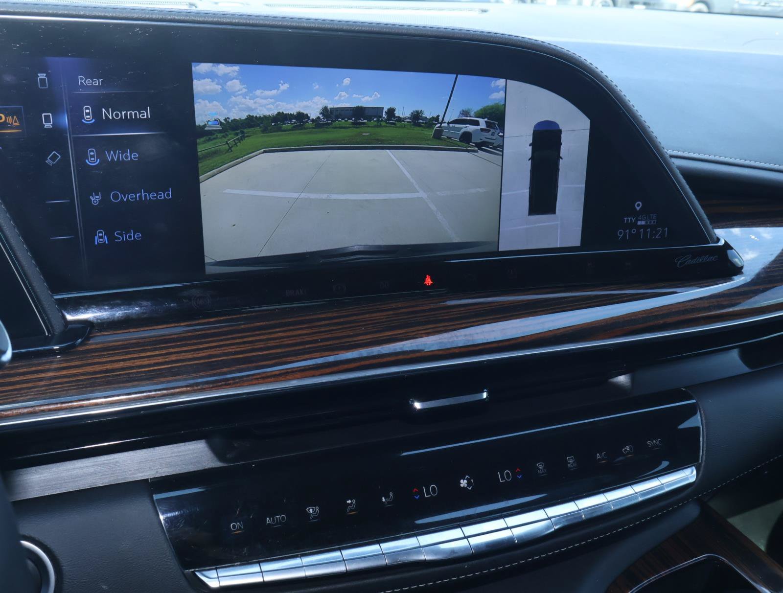 Used 2023 Cadillac Escalade Premium Luxury RWD image 32