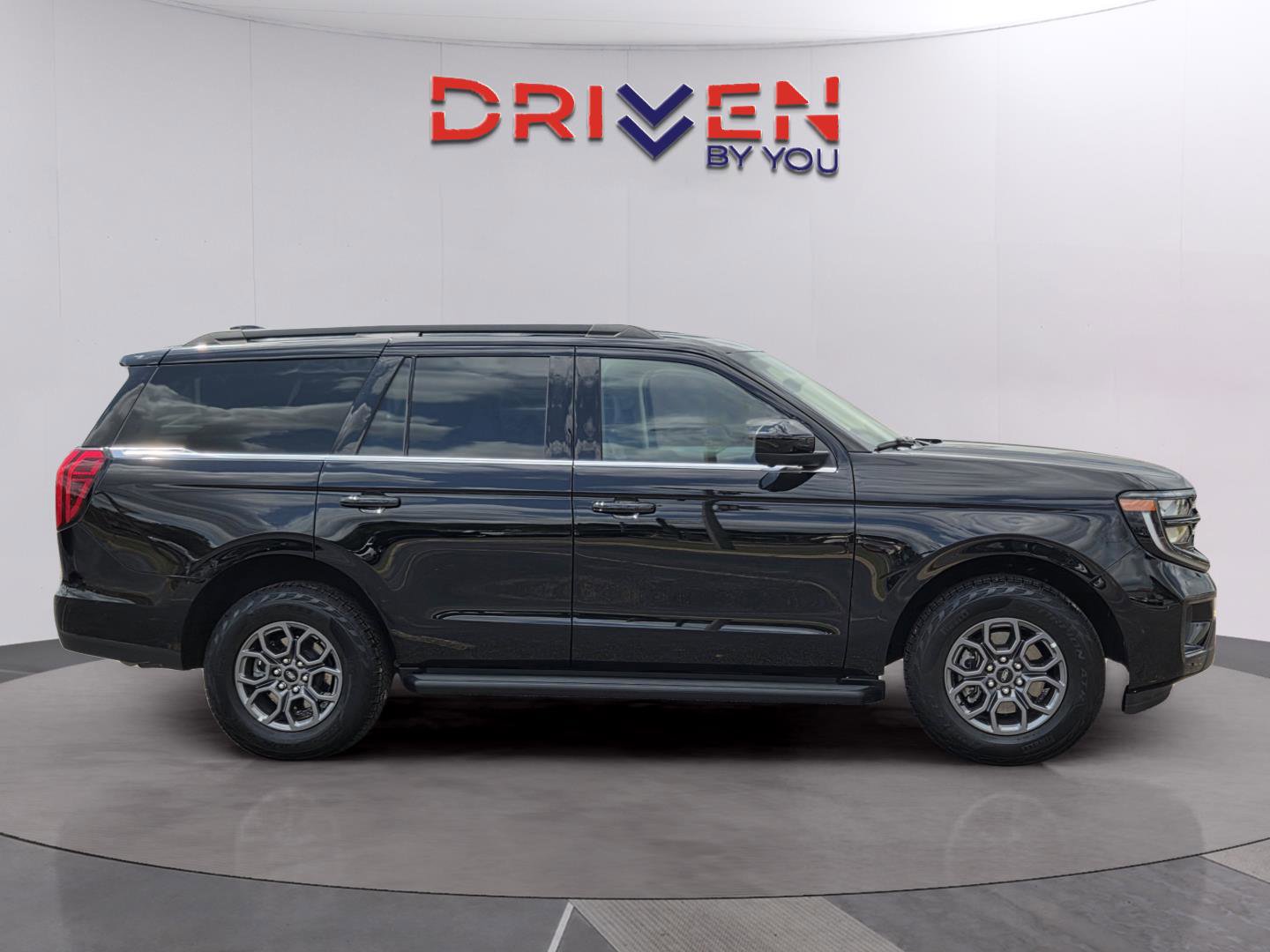 Used 2025 Ford Expedition Active RWD image 6