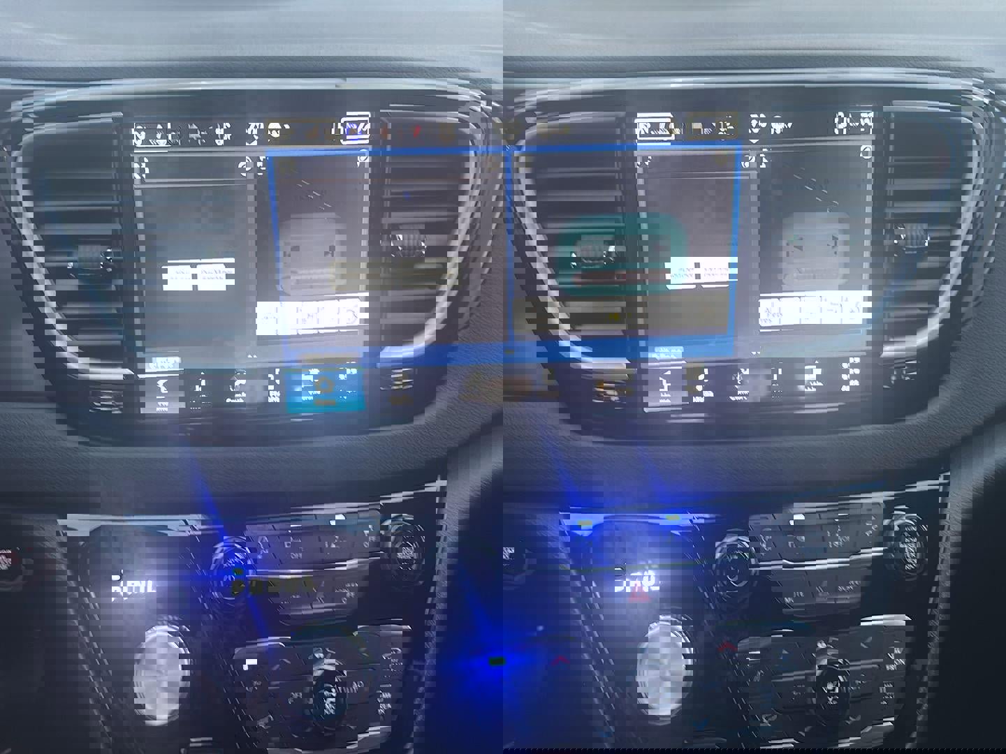 New 2026 Chrysler Voyager LX image 14