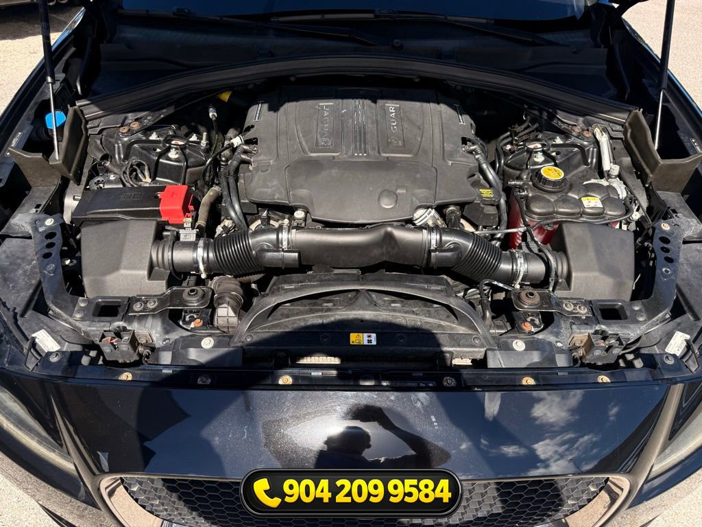 Used 2018 Jaguar F-PACE Premium image 37