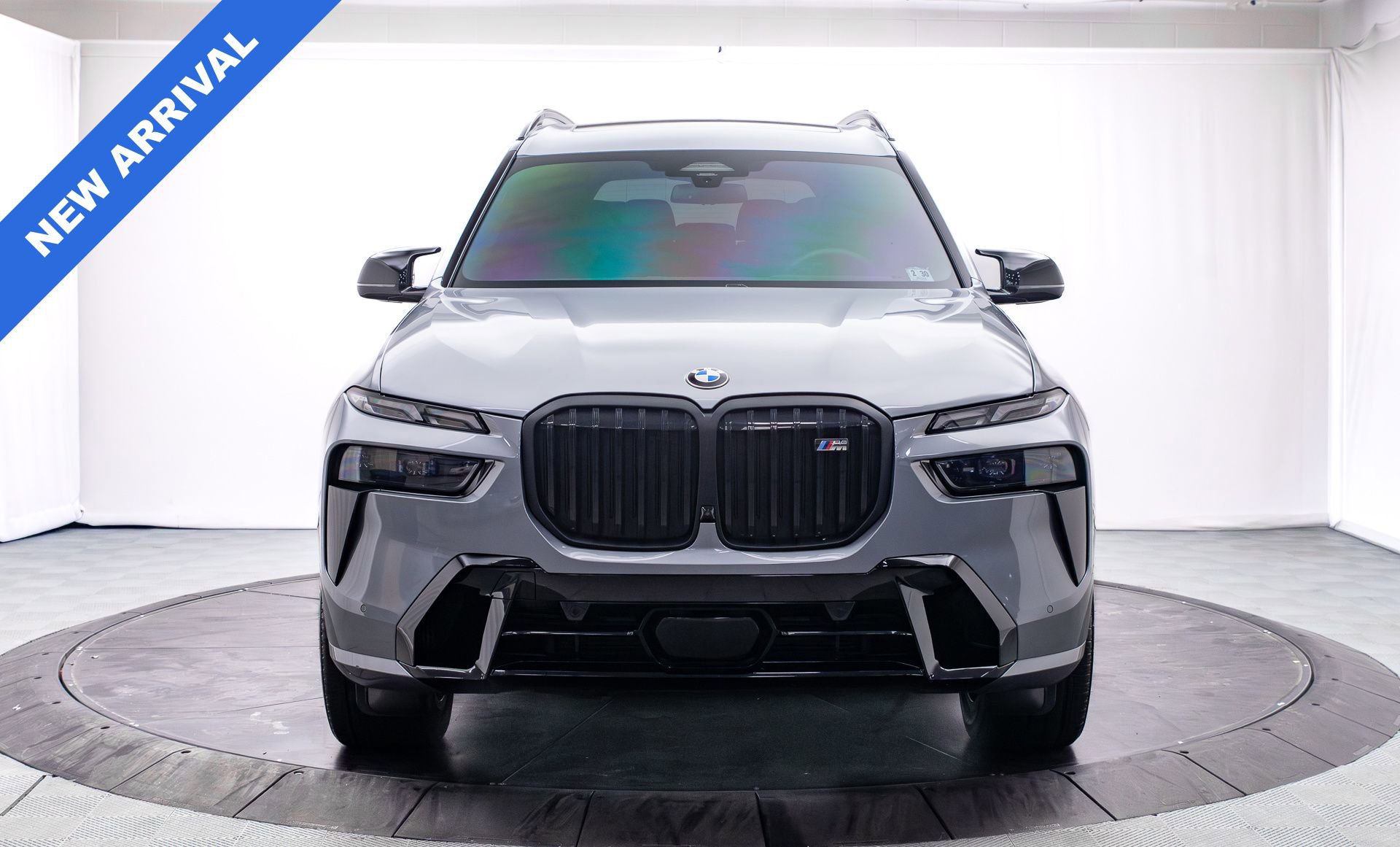 Used 2025 BMW X7 M60i w/ Executive Package image 8