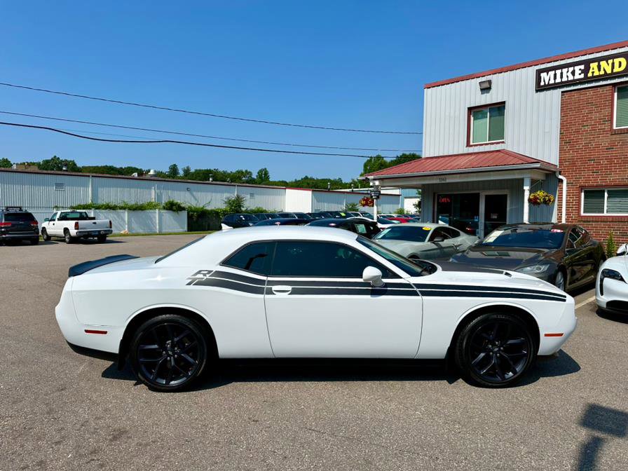 Used 2020 Dodge Challenger SXT w/ Blacktop Package image 5
