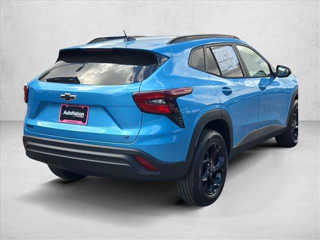 New 2026 Chevrolet Trax LT w/ Midnight Edition FWD image 2