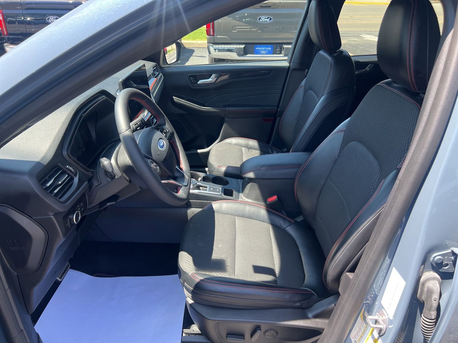 Used 2023 Ford Escape ST-Line w/ Tech Pack #1 AWD/4WD image 29