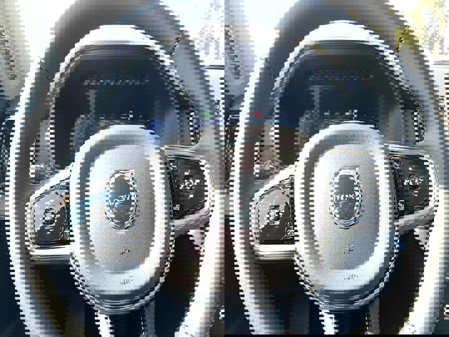 Used 2025 Volvo XC90 T8 Core w/ Protection Package image 18