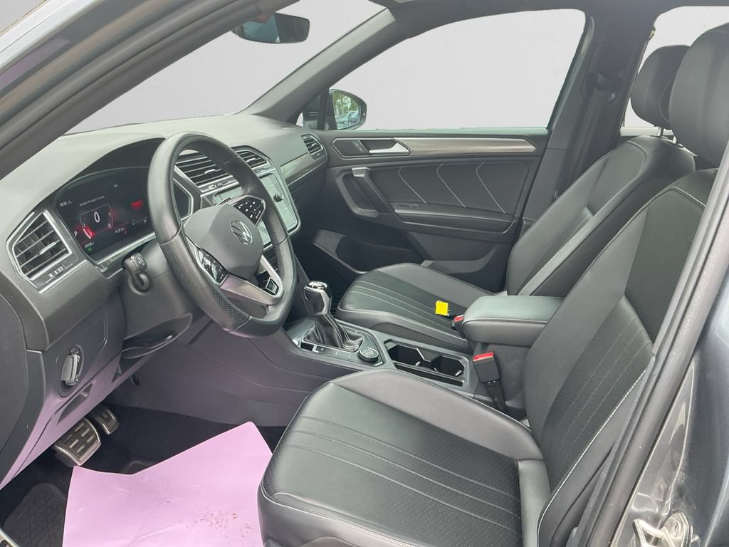 Used 2023 Volkswagen Tiguan SE R-Line AWD/4WD image 9