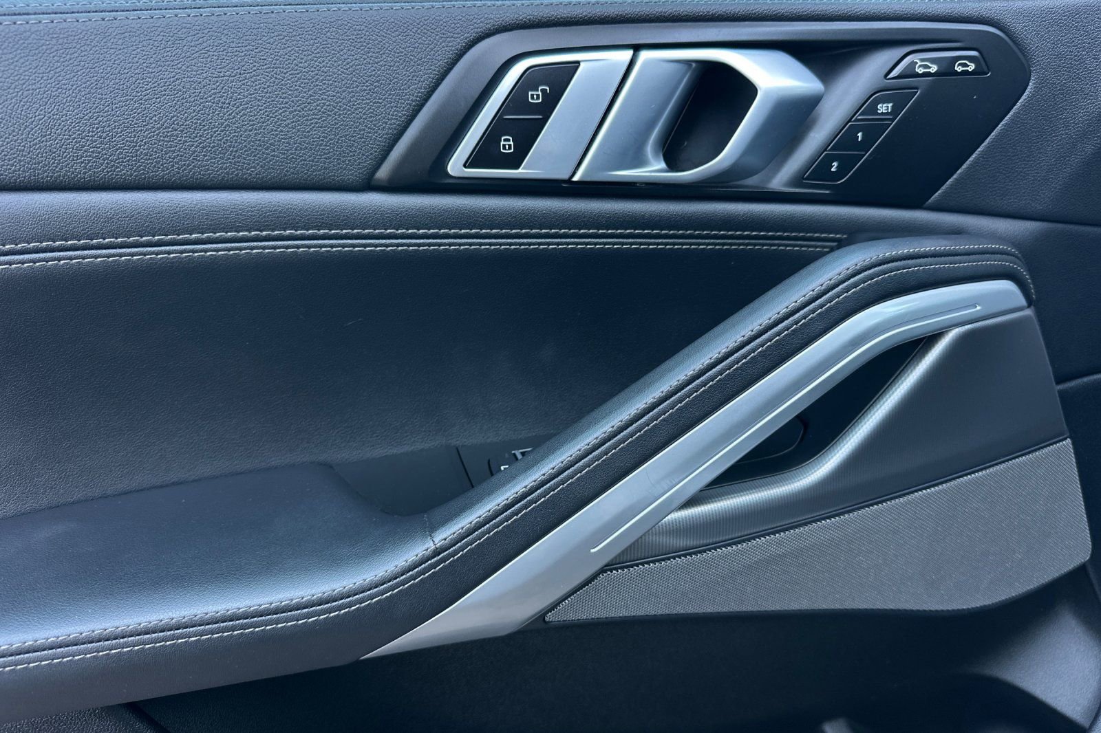 Used 2023 BMW X6 xDrive40i w/ Premium Package image 10