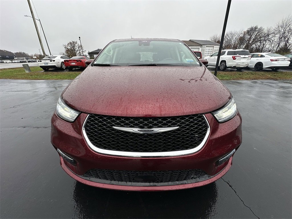 Used 2023 Chrysler Pacifica Touring-L image 26