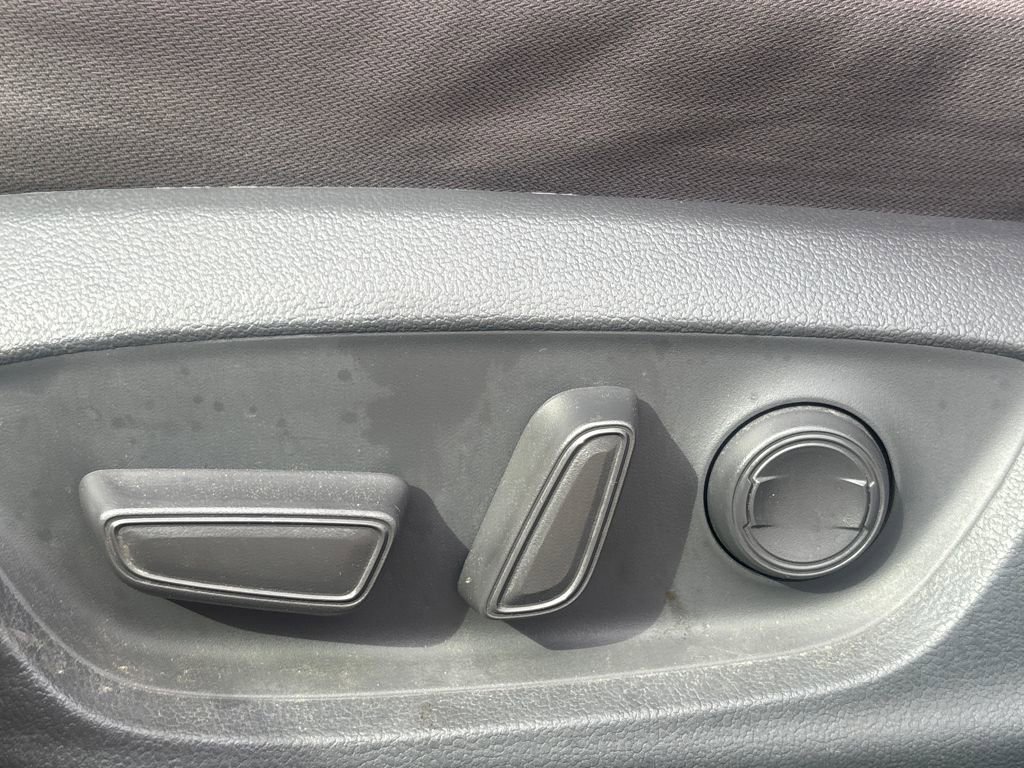 Used 2018 Toyota Camry LE w/ Convenience Package image 8