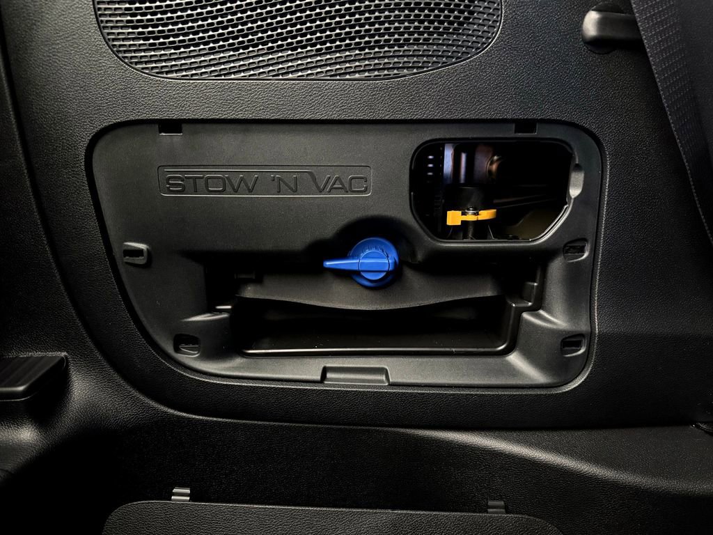 New 2026 Chrysler Pacifica Limited w/ Uconnect Theater Family Group image 37